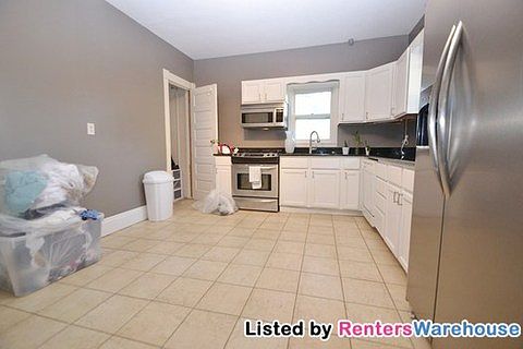 3rd image of 2309 Dupont Ave N