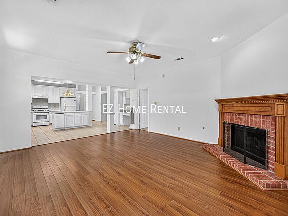 5th image of 88 Laughing Brook Ct