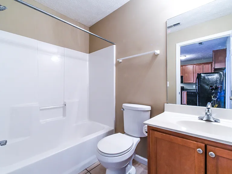 Silver Creek Apartments — Photo 7