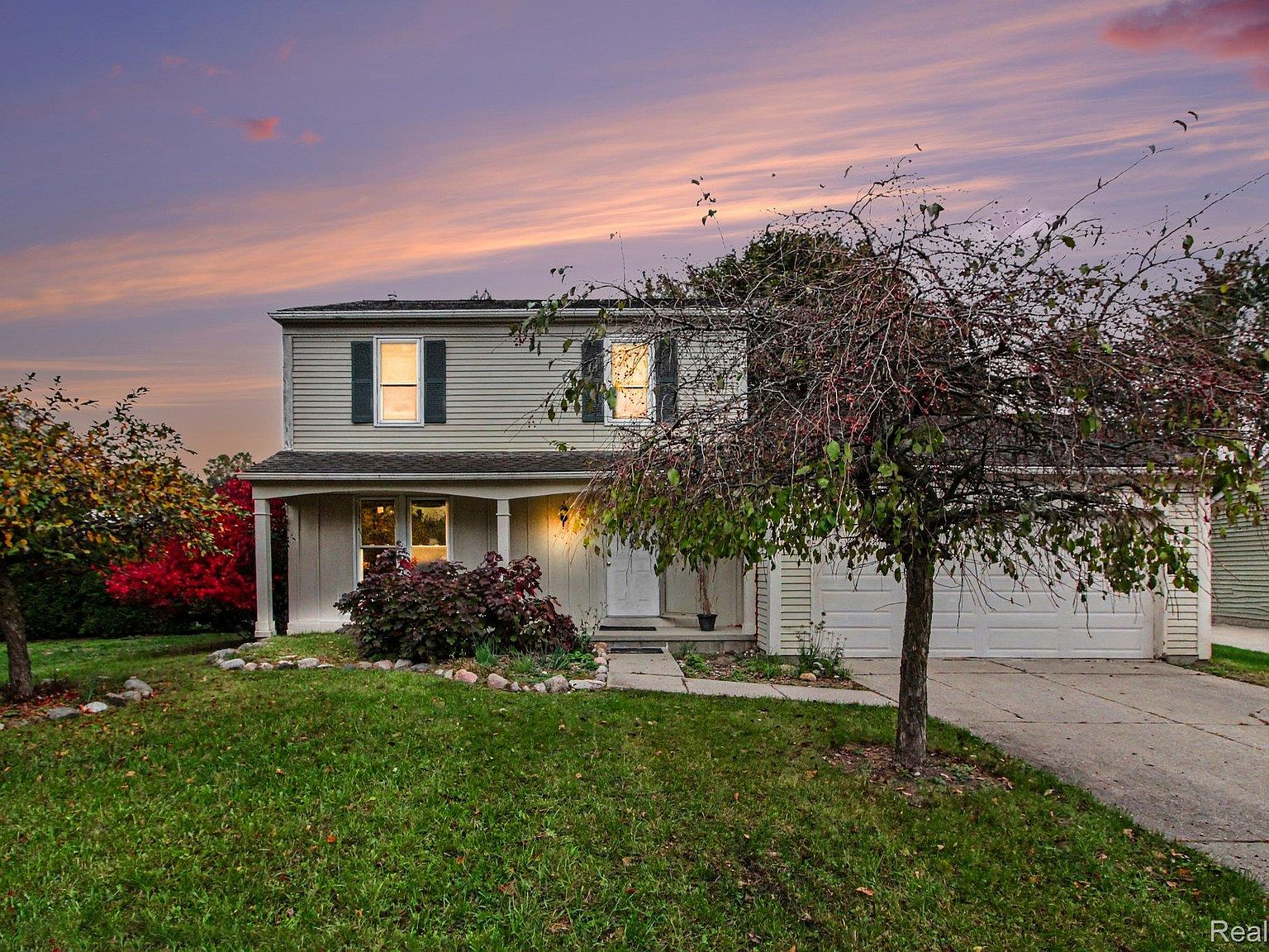 5846 Kings Arms Ct, Waterford, MI 48327