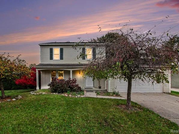 5846 Kings Arms Ct, Waterford, MI 48327
