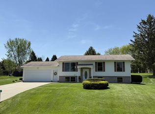 2745 Hilltop Dr, Sun Prairie, WI 53590