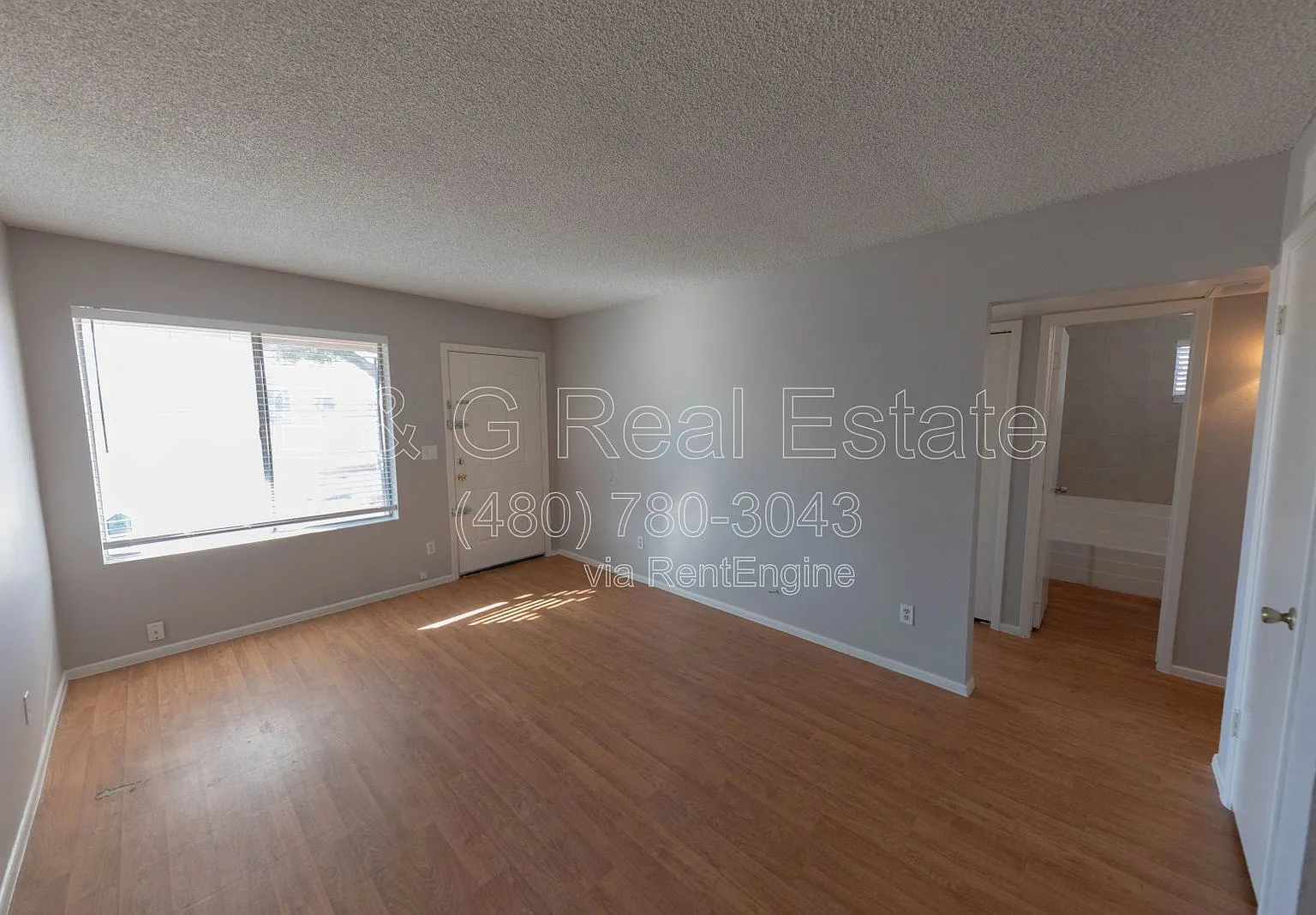 2 bed, 1.0 bath, 900 sqft, $1,050 — Photo 2