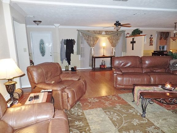 4th image of 702 County Road 1609