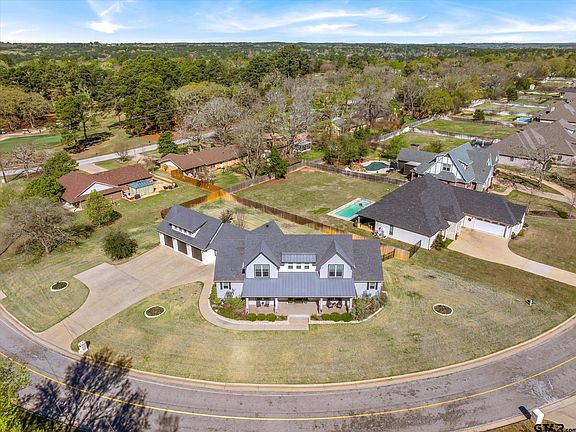 3rd image of 202 Winged Foot Dr
