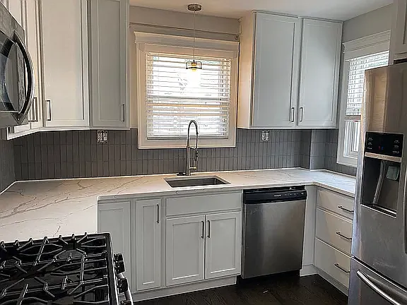 3 bed, 2.5 bath, 1800 sqft, $2,600 — Photo 2