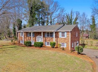 6736 Rollingwood Dr, Clemmons, NC 27012