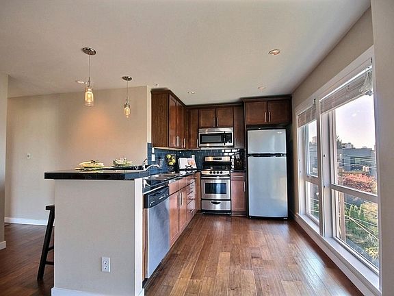 3rd image of 900 Summit Ave E APT 501