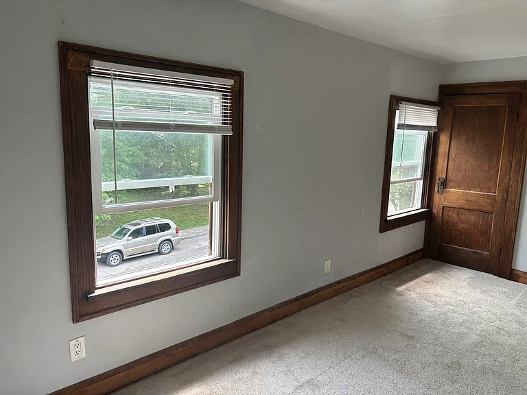 1240 N Temple Ave — Photo 18
