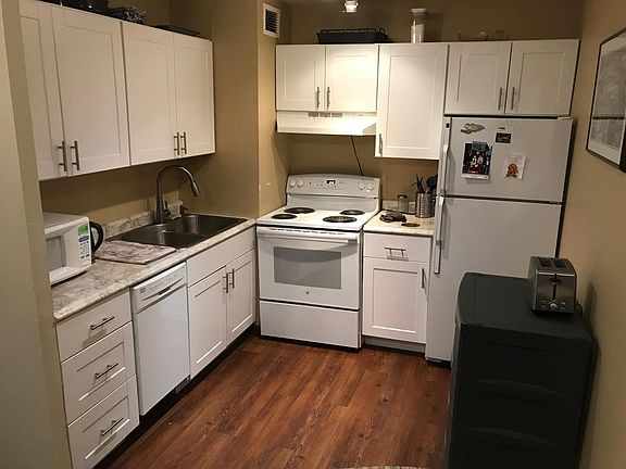 4th image of 4343 N Clarendon Ave APT 1805