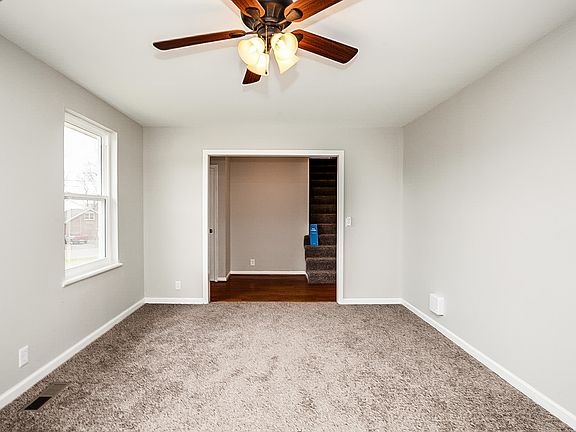 2nd image of 923 Timberside Dr