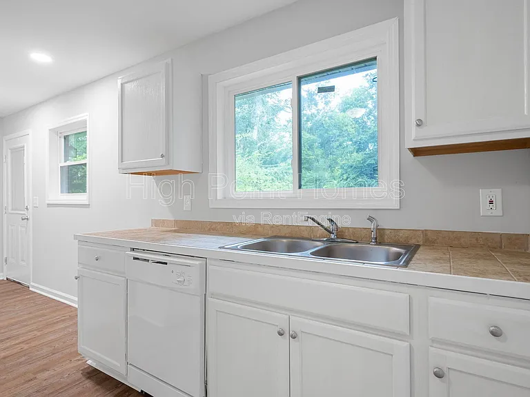 1317 Mayfield Ln #A — Photo 5