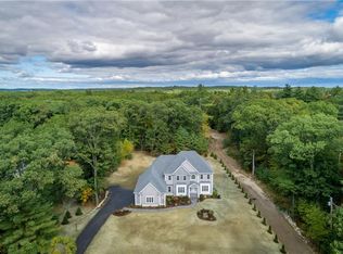 5 Rustic Ln, Cumberland, RI 02864