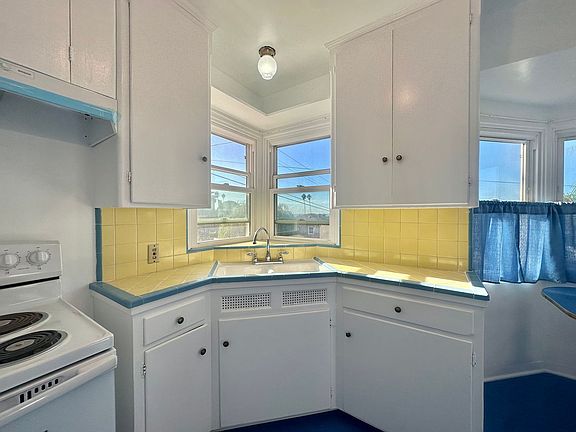 4th image of 4563 Santa Monica Ave