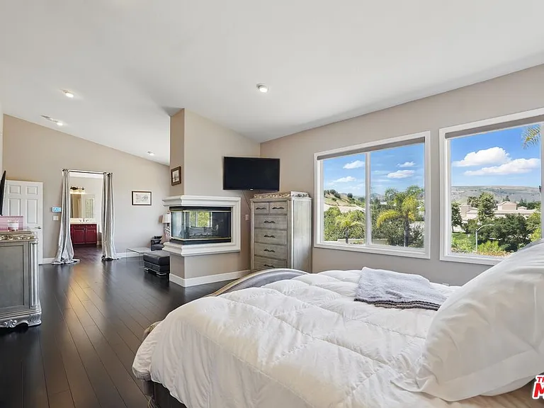 4040 Leighton Point Rd — Photo 32