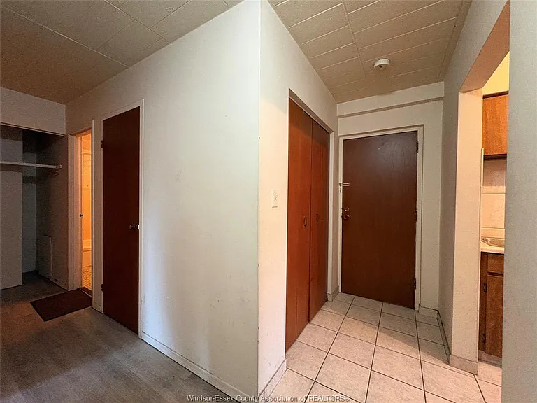 3044 Sandwich St #302 — Photo 5