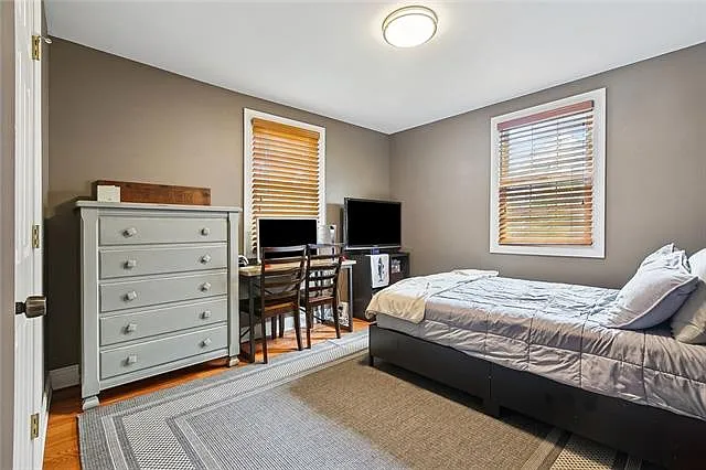 2703 Varden Ave — Photo 11