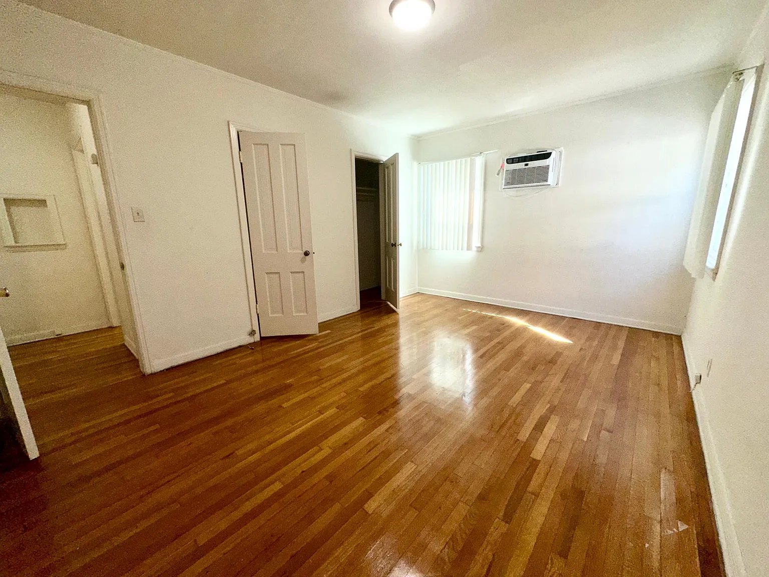 549 Kelton Ave — Photo 4