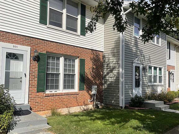 4th image of 306 Woodleaf Ct
