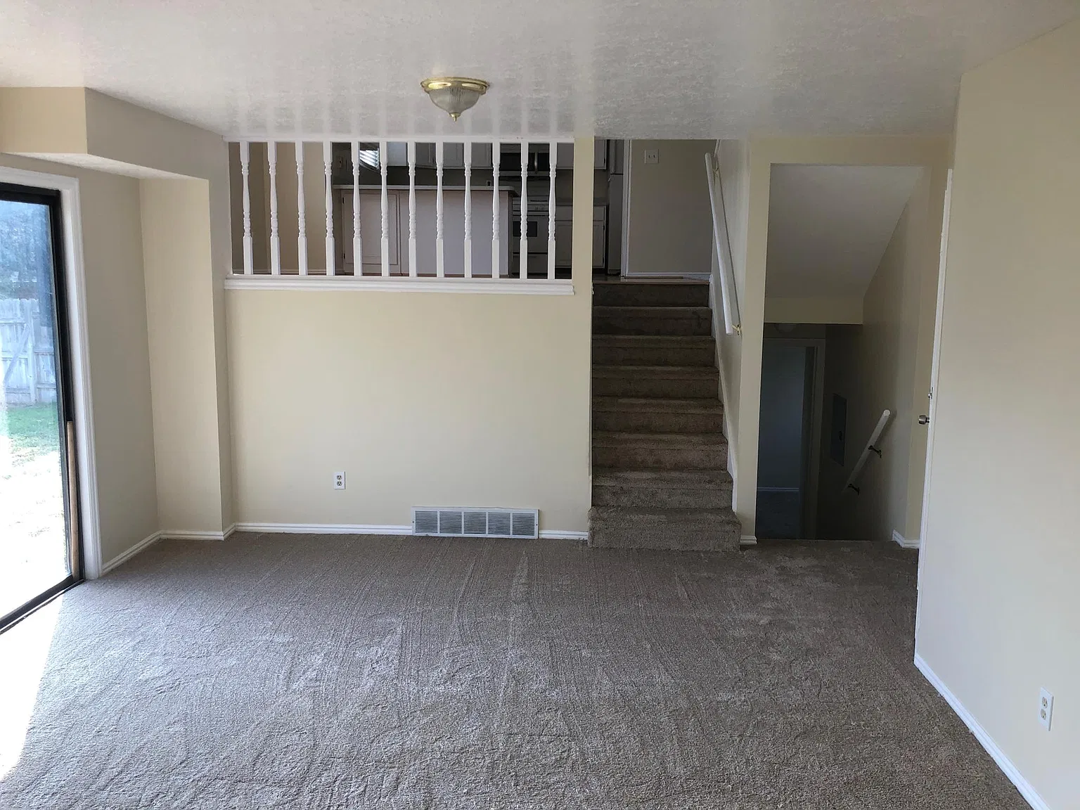 4 bed, 2440 sqft, $2,350 — Photo 4