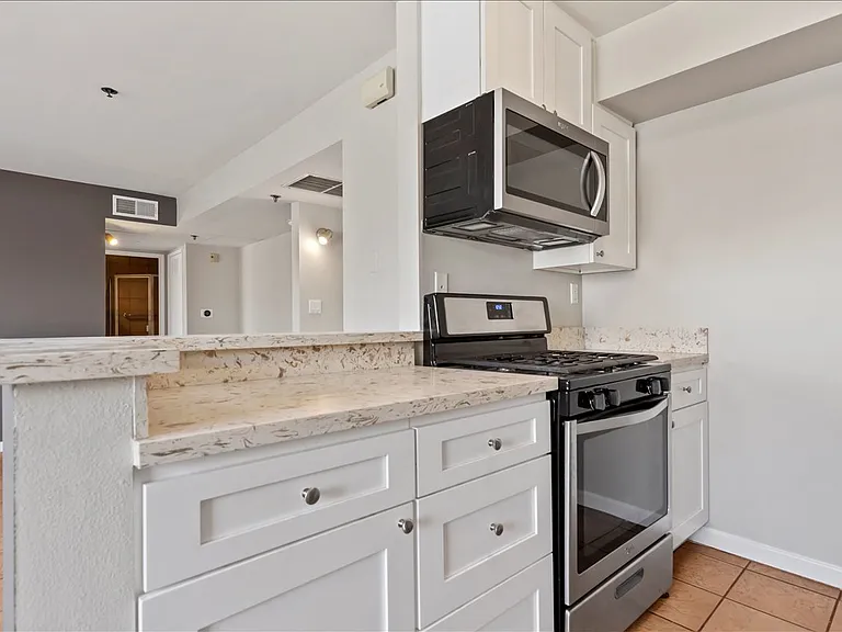 1537 S Shenandoah St #202 — Photo 17