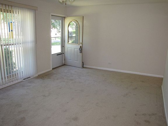 4th image of 645 W Merle Ave