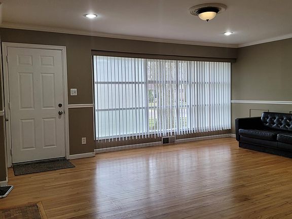 3rd image of 27679 Lexington Pkwy