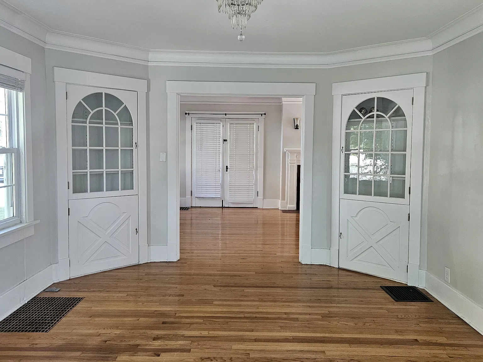 5 bed, 2.5 bath, 2700 sqft, $1,600 — Photo 3
