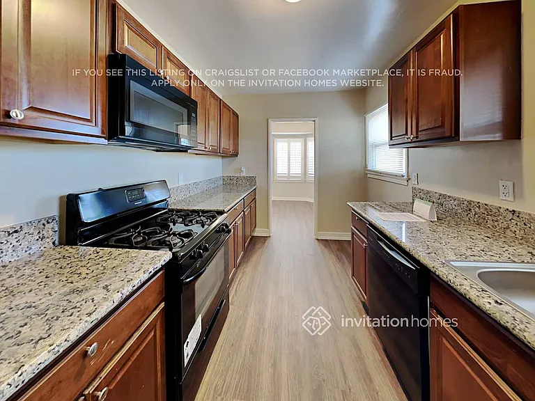 6556 Beeman Ave — Photo 9