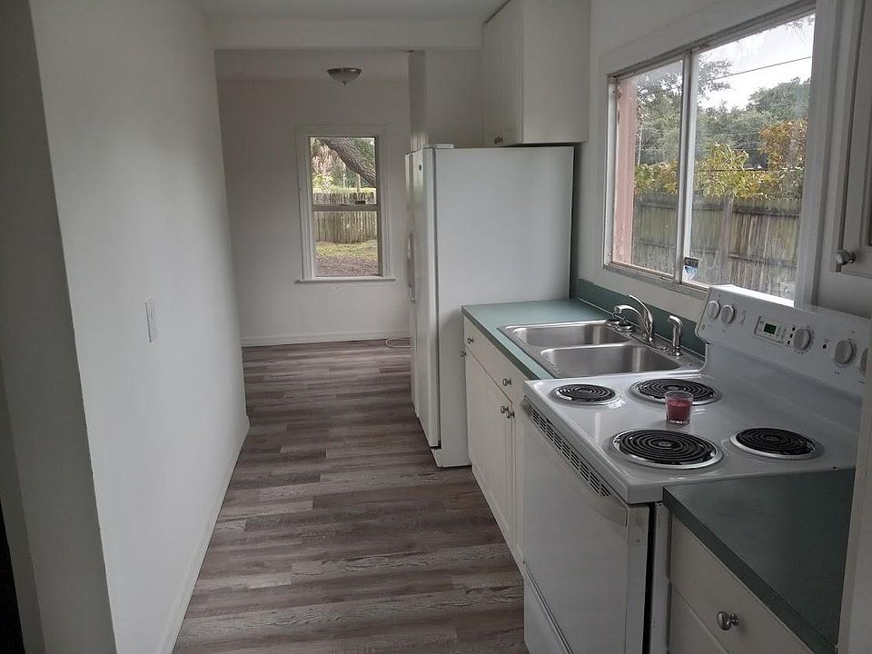 1st image of 803 Woodlawn St