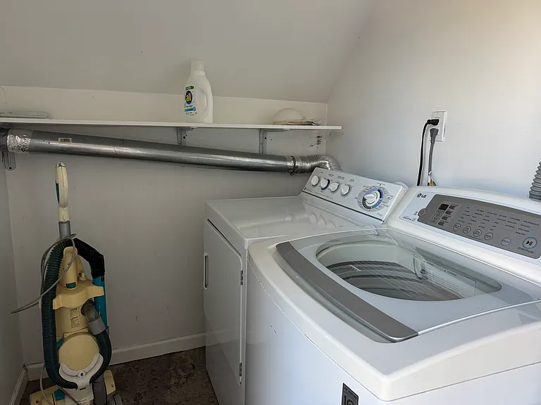 646 Main St #2 — Photo 14