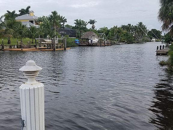 2nd image of 410 S Naranja Ave