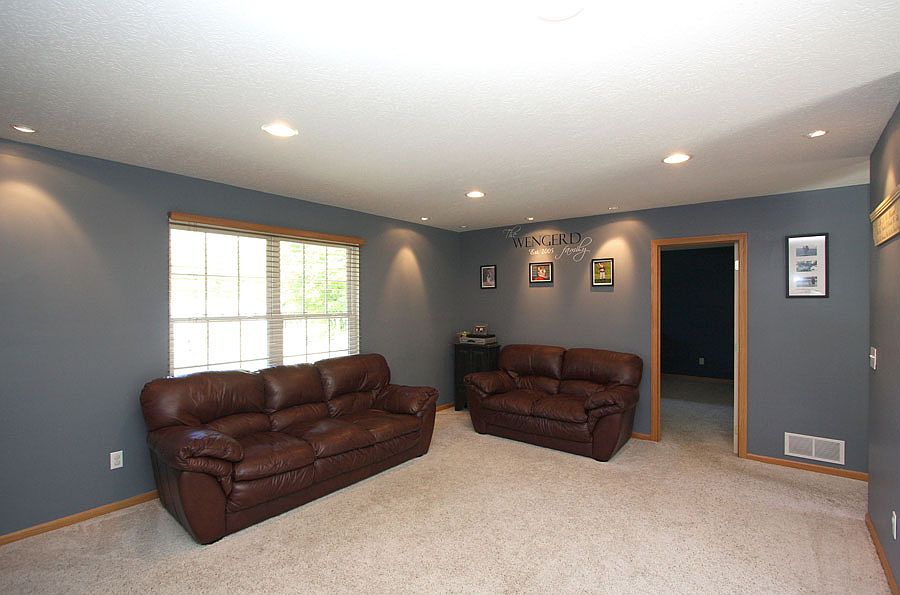 1st image of 230 Woodlawn Cir