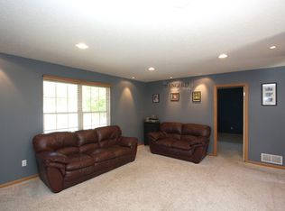 230 Woodlawn Cir, Howard, OH 43028