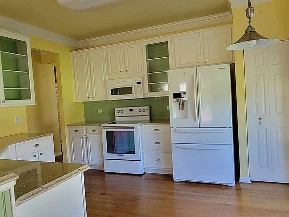 3rd image of 16321 Montclare Lake Dr