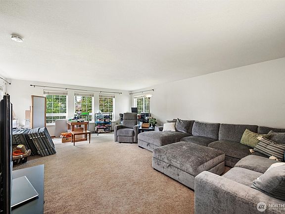 4th image of 3852 Del Bonita Way