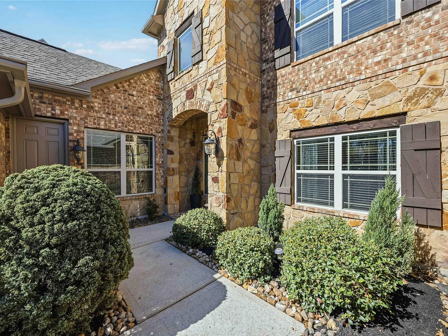5 bed, 4.0 bath, 3766 sqft, $6,500 — Photo 4