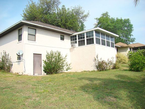 4th image of 818 Cambridge Way