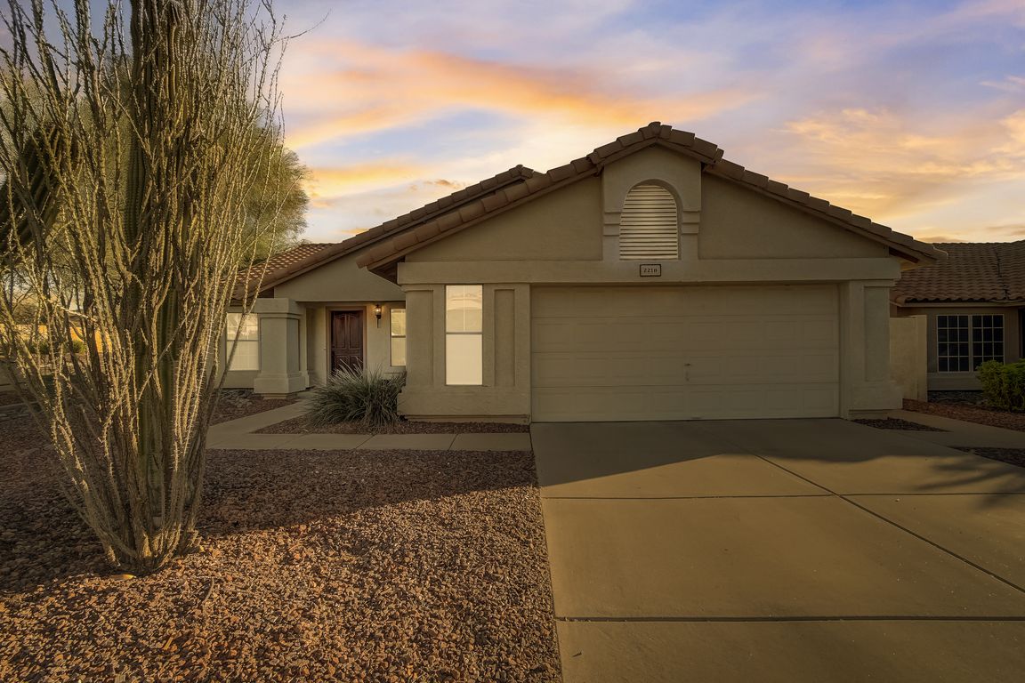 E Desert Trumpet Rd - VT-001