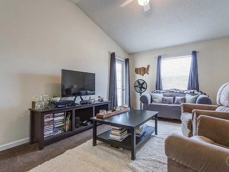 Britt Lake Apartments — Photo 31