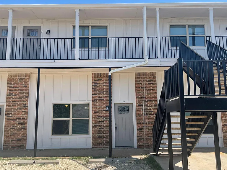 202 Pecan St #7 — Photo 1