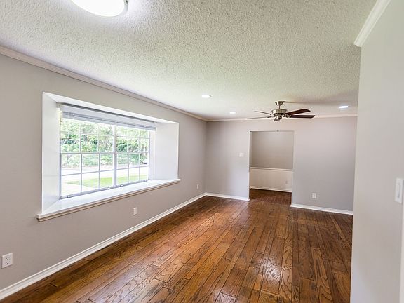 4th image of 1825 Courtney Dr