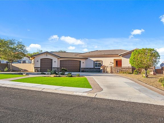 4th image of 2892 Cresthill Dr.