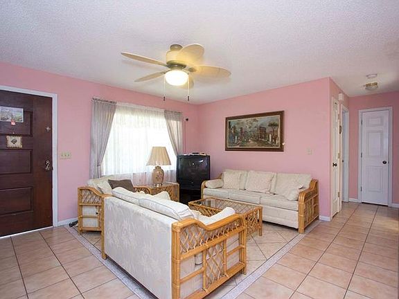 4th image of 1088 E Lombardy Dr