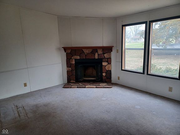 5th image of 15566 S 8th St