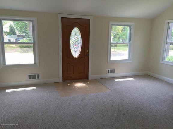 4th image of 9 Poplar St