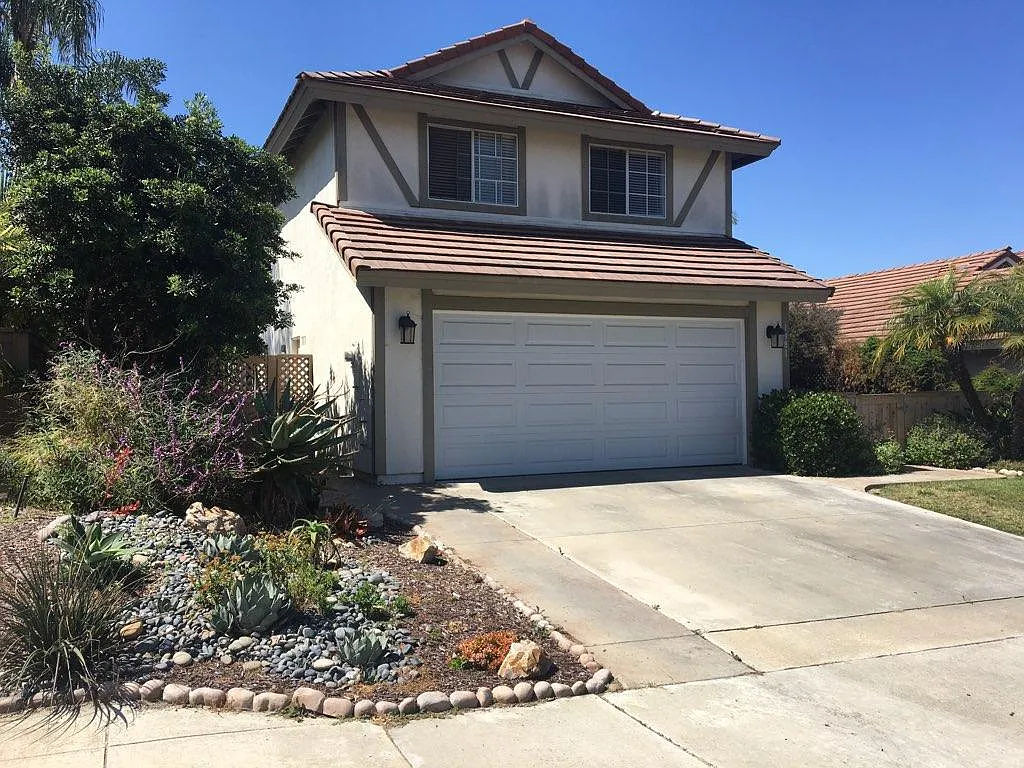 3 bed, 2.5 bath, 1650 sqft, $4,400 — Photo 2