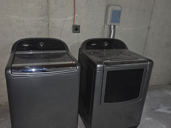 Washer and Dryer included in rent for tenant use.
Landlord replaces when needed