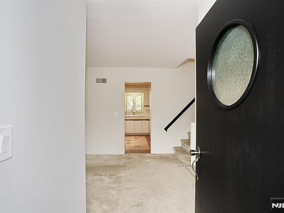 3rd image of 678 Oakley Pl