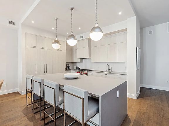 4th image of 42 E 20th St APT 5B
